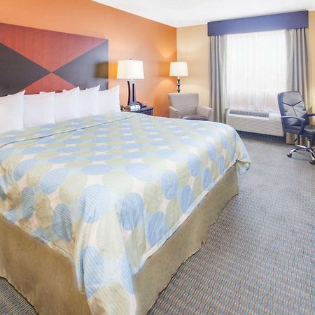Days Inn & Suites By Wyndham Расселвілль Екстер'єр фото