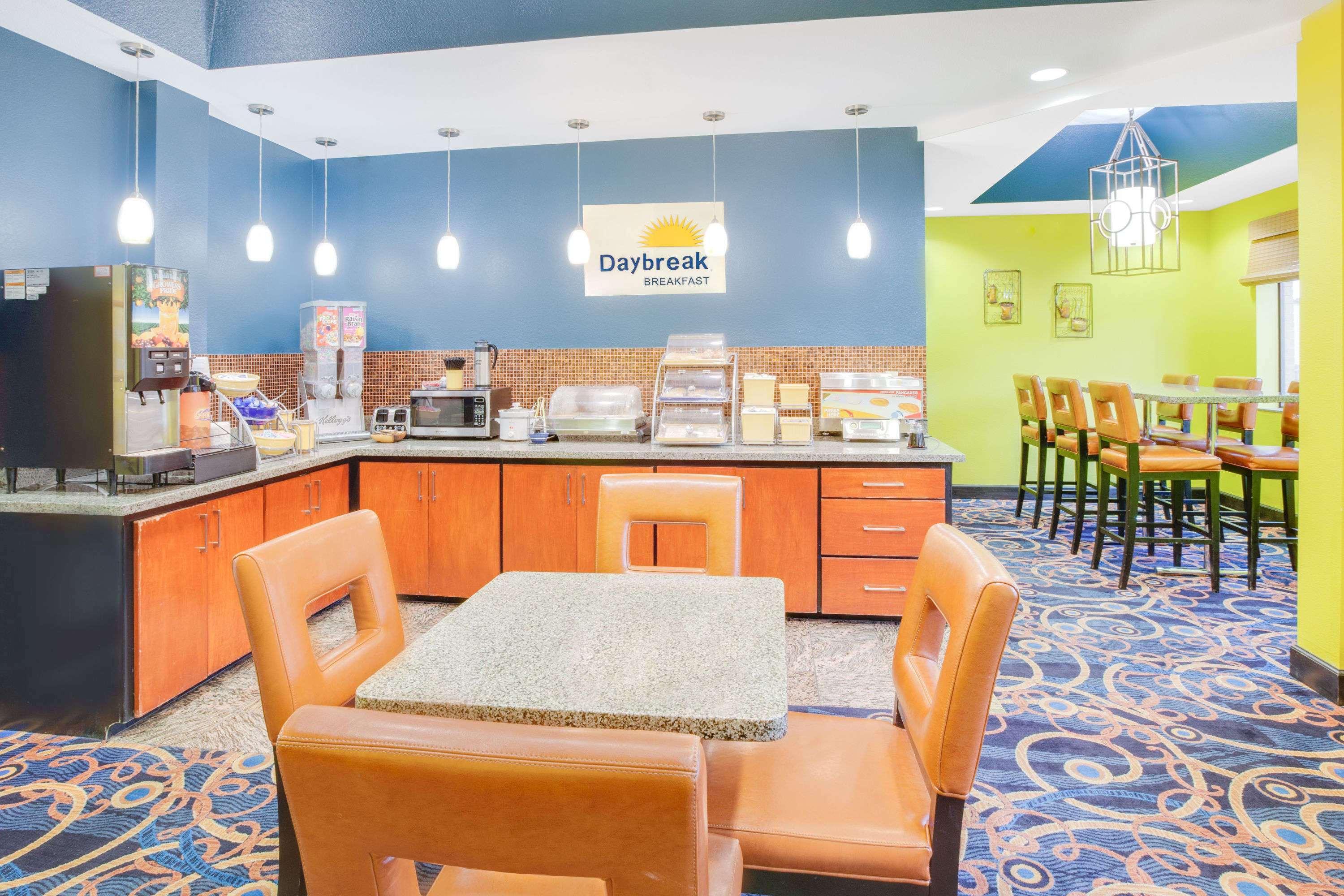 Days Inn & Suites By Wyndham Расселвілль Екстер'єр фото