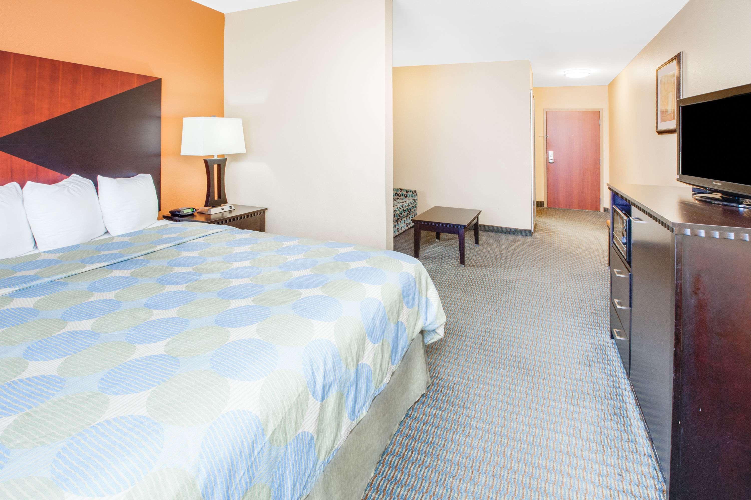 Days Inn & Suites By Wyndham Расселвілль Екстер'єр фото
