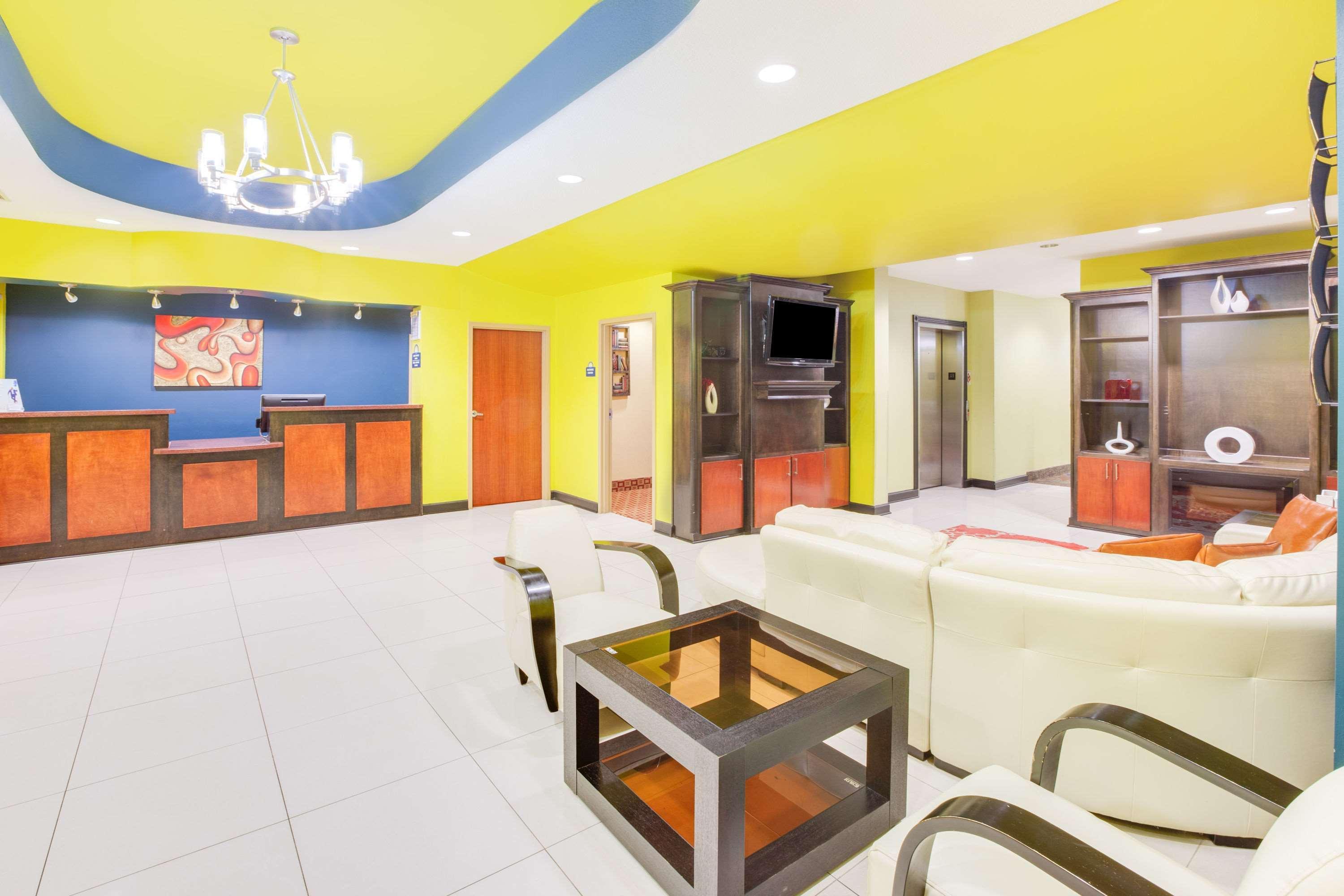 Days Inn & Suites By Wyndham Расселвілль Екстер'єр фото